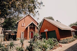 Casa Standard, 3 camere da letto, patio, vista giardino | Esterni