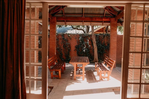 Standard House, 3 Bedrooms, Patio, Garden View | Dining