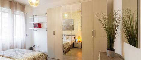 1 bedroom, desk, iron/ironing board, Internet
