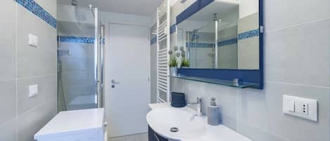 Hair dryer, towels