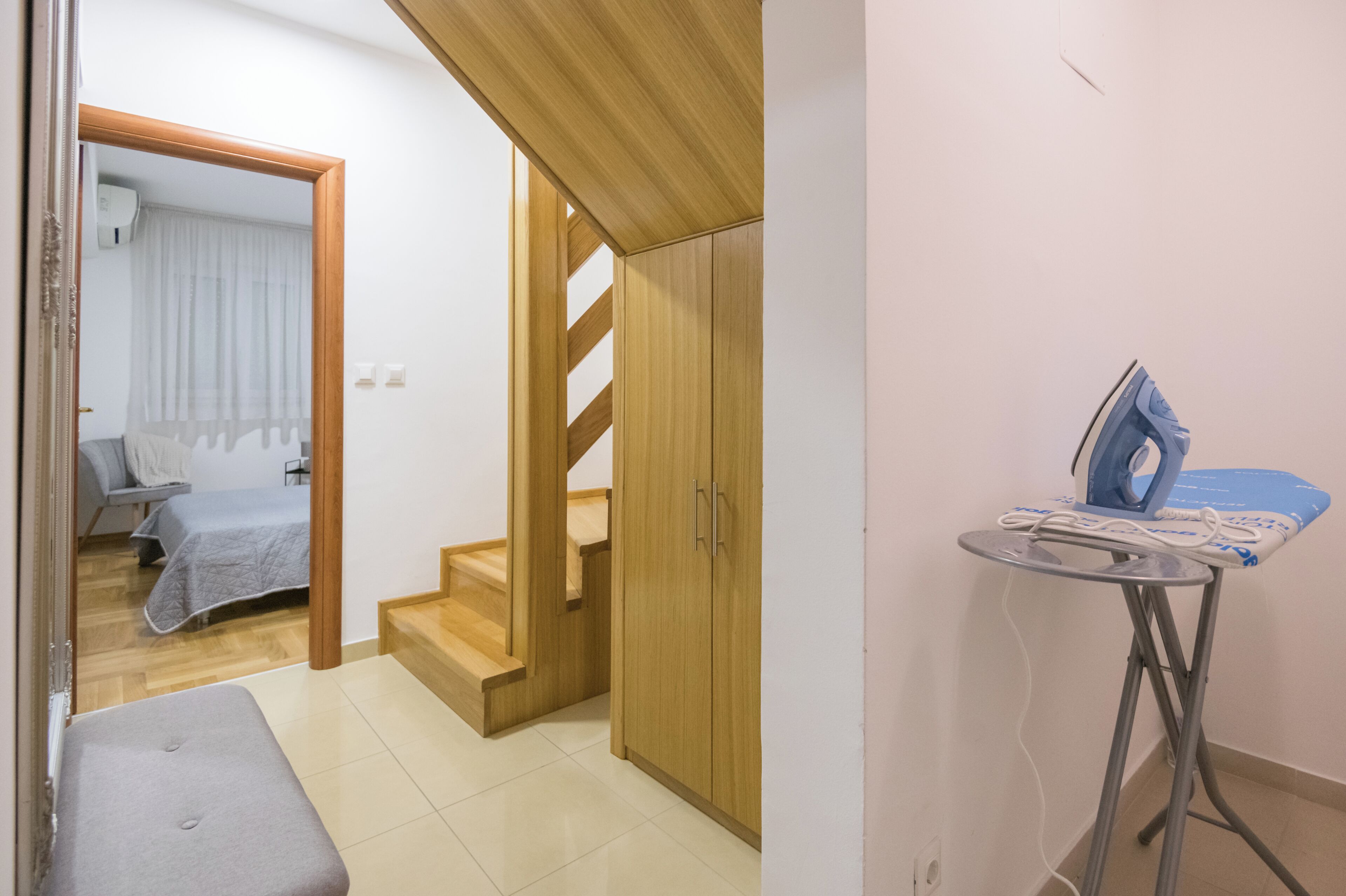 Standard-huoneisto, rantanäköala | Tallelokero huoneessa, silitysrauta/-lauta, ilmainen Wi-Fi