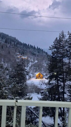 Cozy Mountain Cottage near Mestia Center with Stunning Views