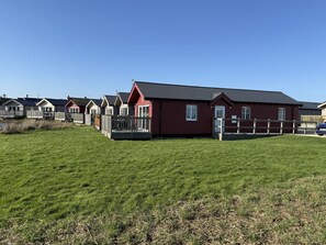 Exterior - A luxury 2 bed lakeside lodge that sleeps 4 guests in 2 bedrooms (Filey)