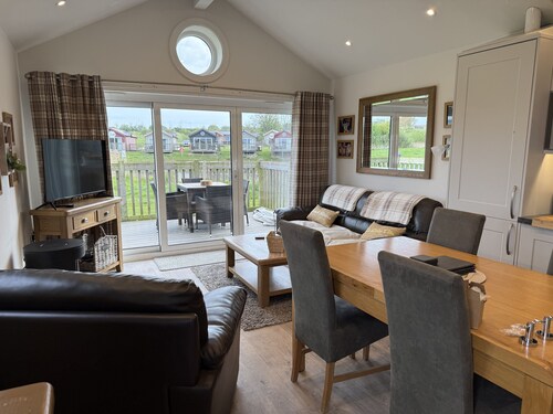 A luxury 2 bed lakeside lodge that sleeps 4 guests  in 2 bedrooms