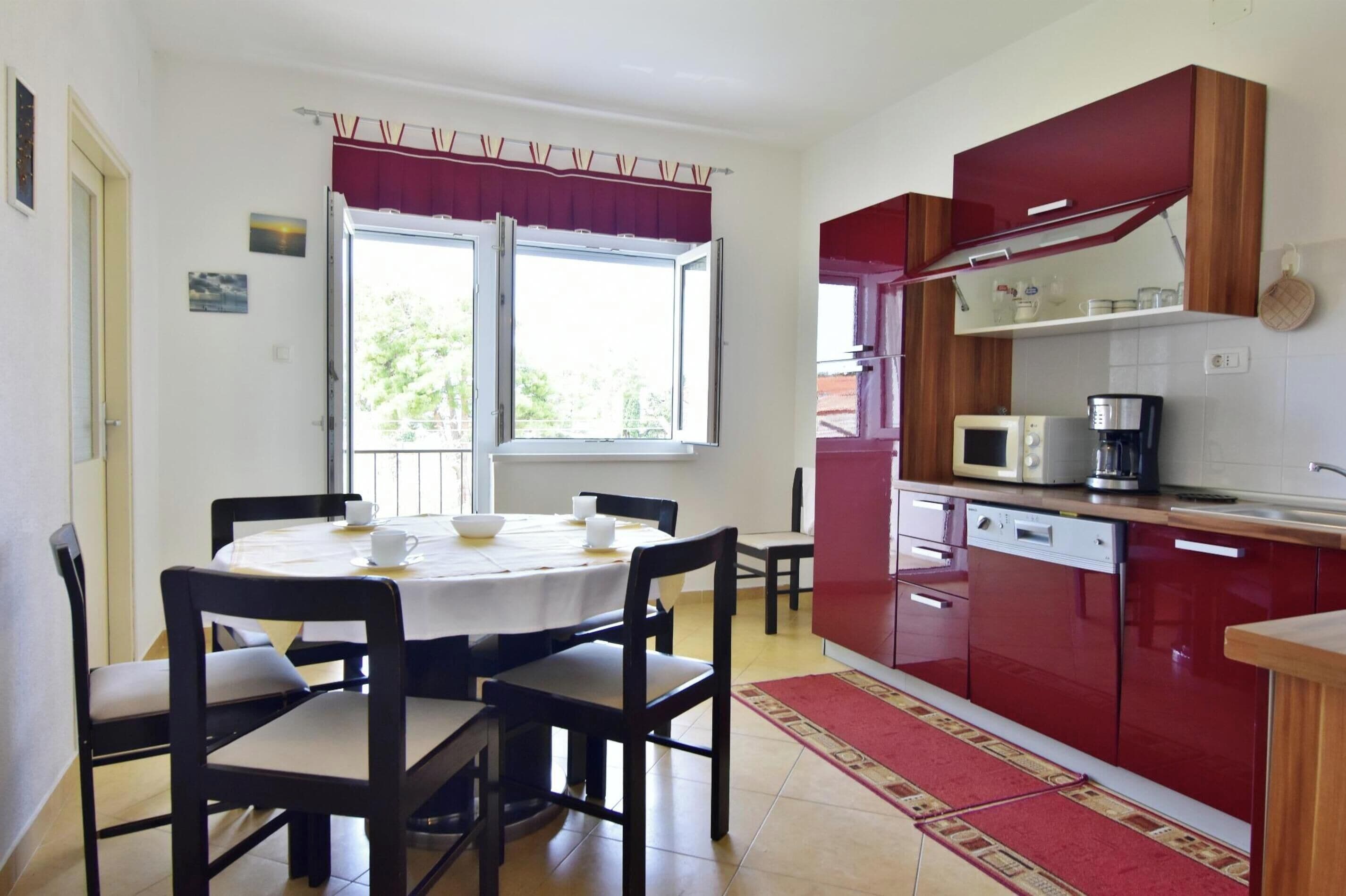 Apartment, 3 Bedrooms, Balcony, City View | Dining room