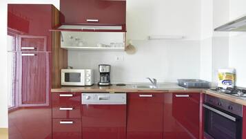 Apartment, 3 Bedrooms, Balcony, City View | Interior