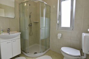 Căn hộ, 3 phòng ngủ, ban công, quang cảnh thành phố | Phòng tắm