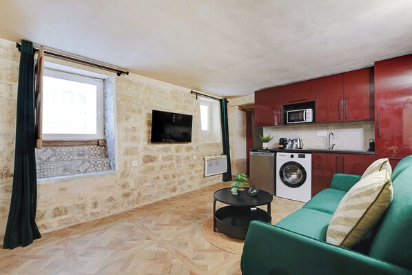 Apartment | Living room - Charming Appt- 4p/1br- in the Heart of the Marais (Paris)