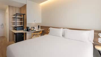 Safe på rommet, skrivebord, blendingsgardiner og wi-fi (inkludert)