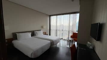 Triple Room | In-room safe, blackout curtains, free WiFi