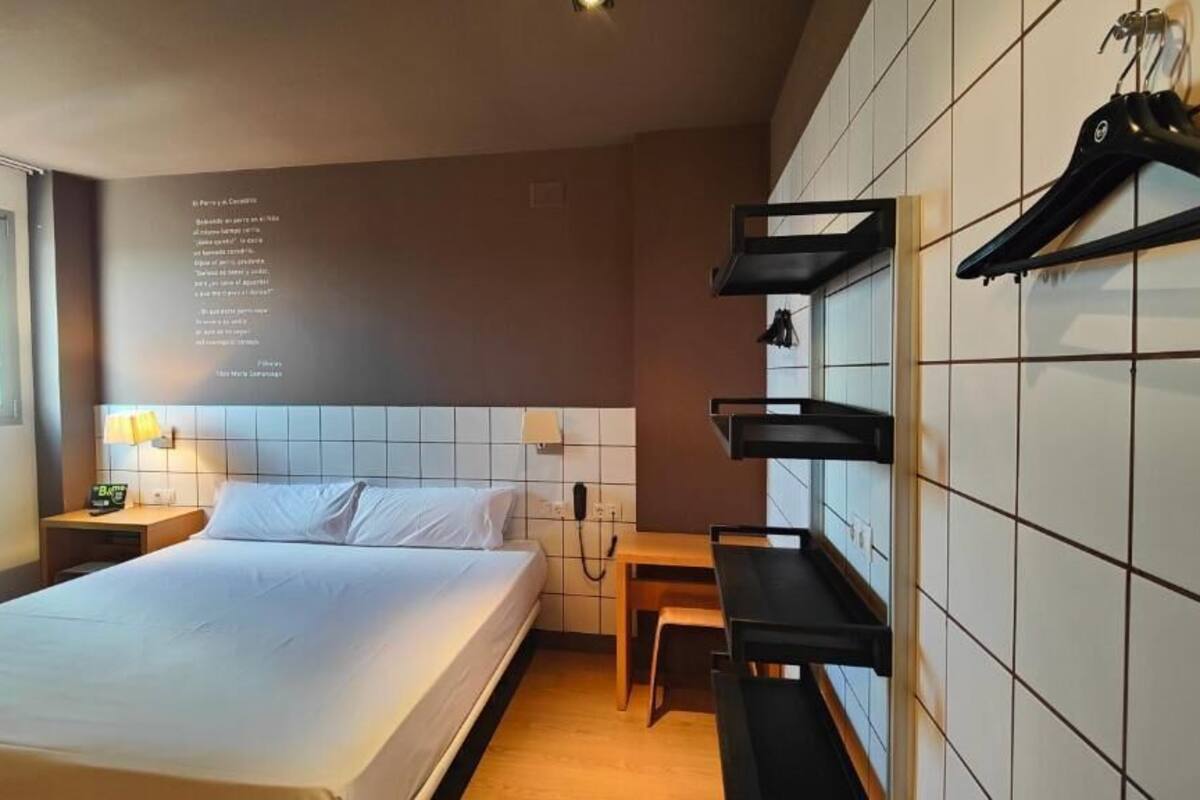 Chambre Double | Coffres-forts dans les chambres, rideaux occultants, Wi-Fi gratuit