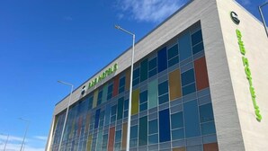 A modern hotel building with a large glass facade and a sign indicating it is a hotel. - B&B HOTEL Miranda de Ebro (Ribera Baja)