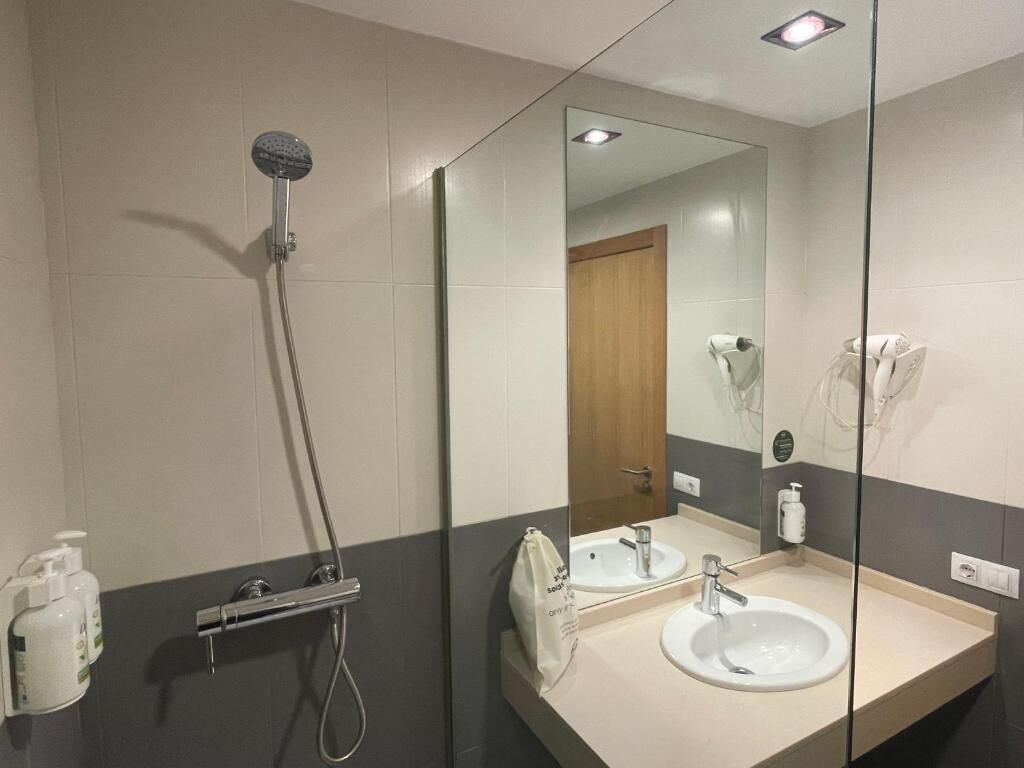 ห้องสวีท | ห้องน้ำ | สบู่, ยาสระผม, กระดาษชำระ