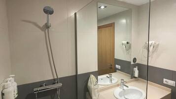 Sviitti | Kylpyhuone | Saippua, sampoo, vessapaperi