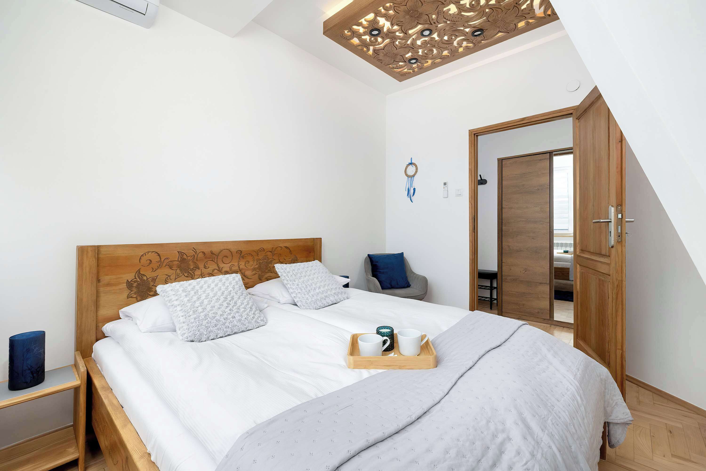 Desk, iron/ironing board, travel crib, WiFi