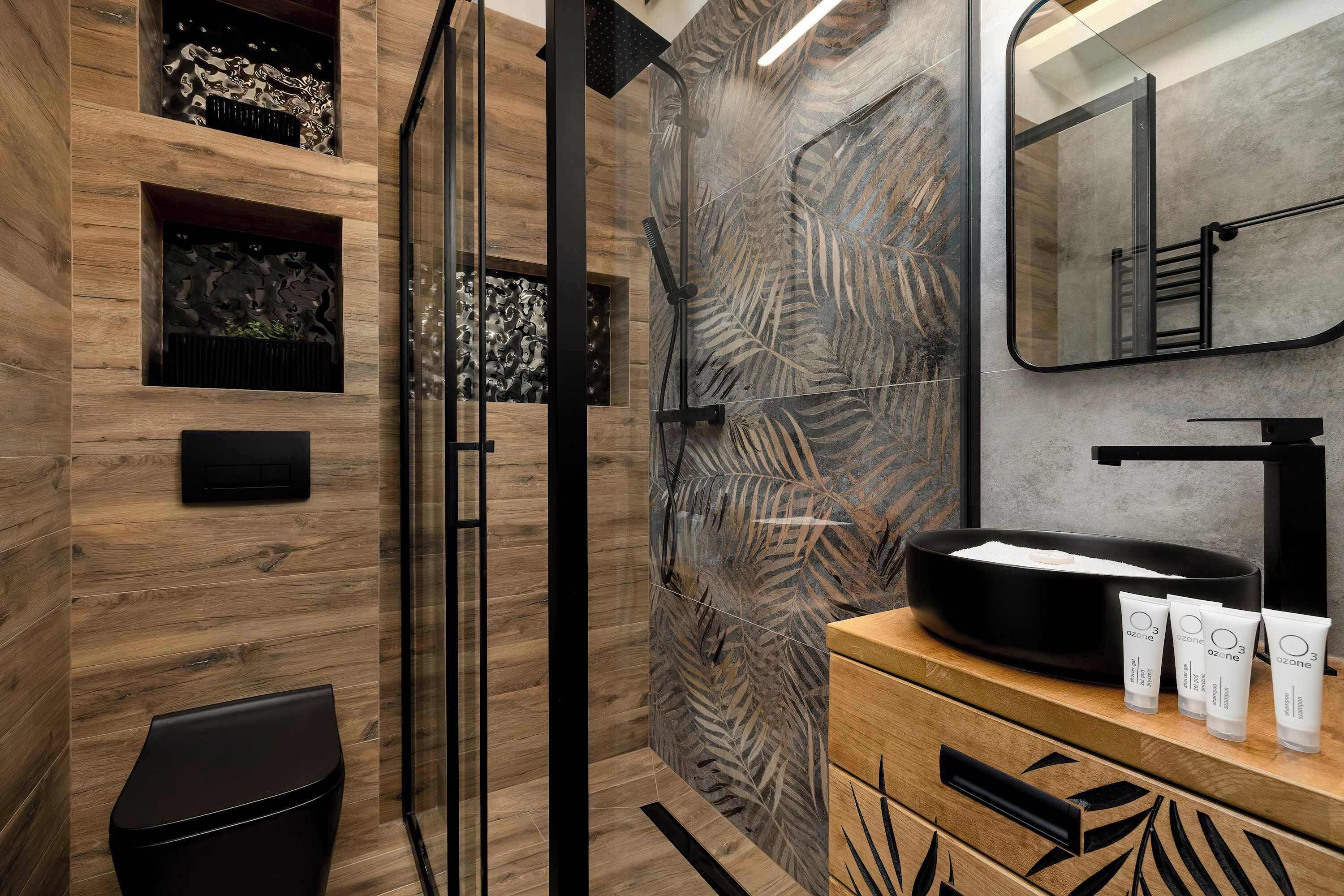 Shower, hair dryer, towels, shampoo