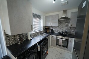 雪櫃、微波爐、焗爐、爐具