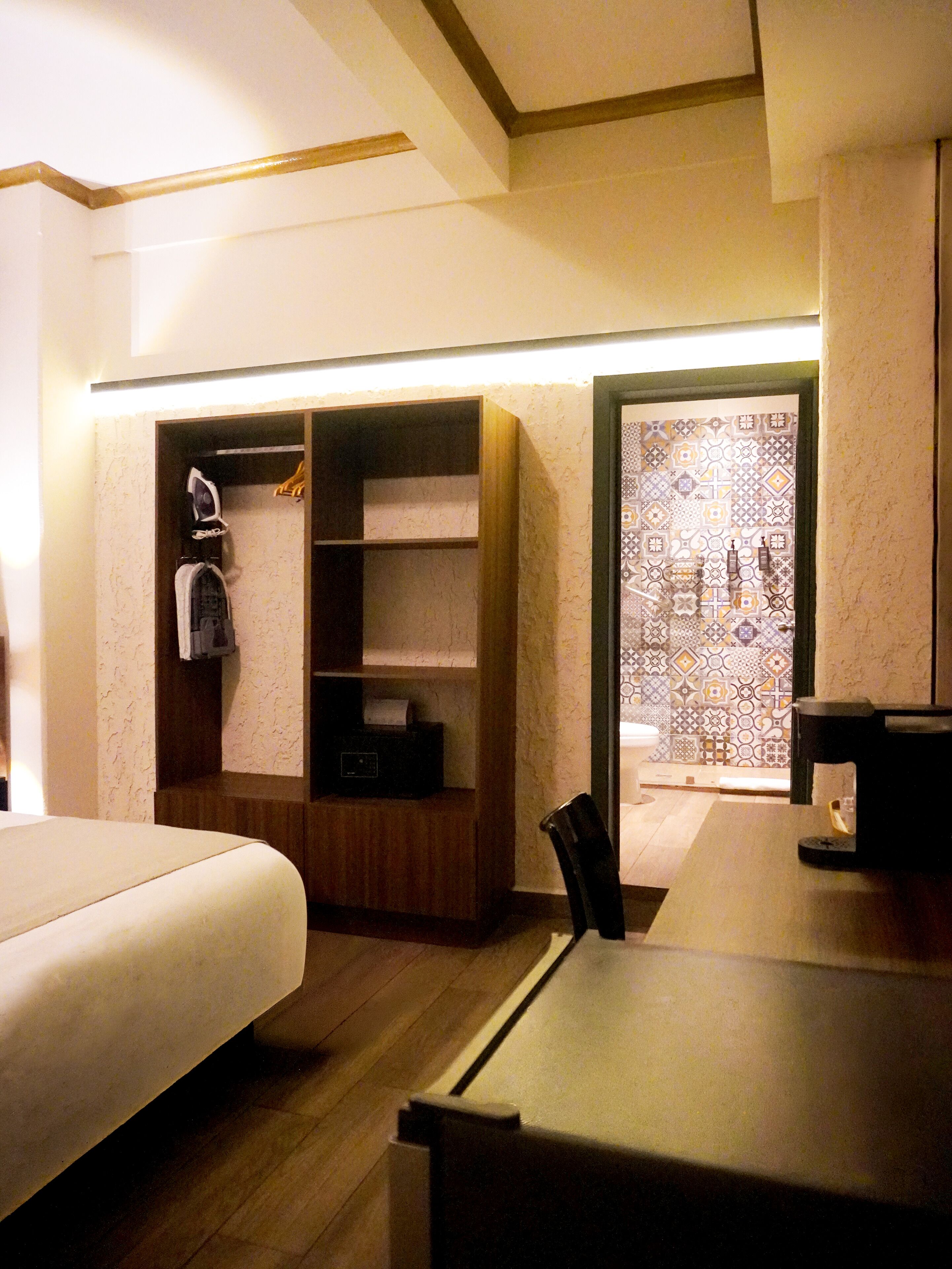 Chambre, 1 très grand lit (no view) | Literie hypoallergénique, couette en duvet d'oie, minibar