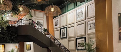 2 restaurants; breakfast, lunch, dinner, and brunch served