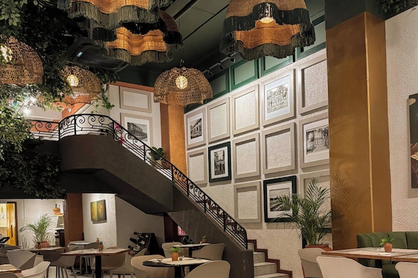 2 restaurants; ze serveren er ontbijt, lunch, diner en brunch