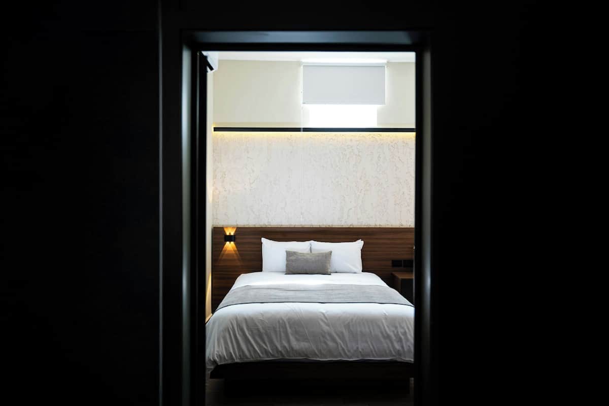 Room, 1 King Bed (no view)