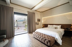 Hypo-allergenic bedding, down duvets, minibar, in-room safe