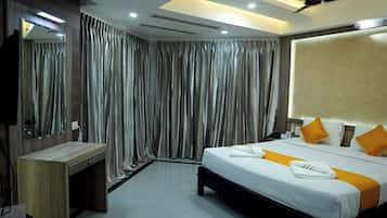 Suite, hageutsikt | Safe på rommet, strykejern/-brett og wi-fi (inkludert)