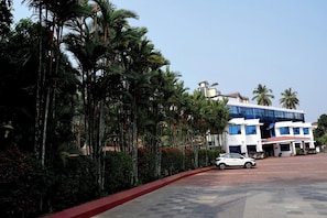 Property grounds - The Krishna Holiday Village (Thrissur)