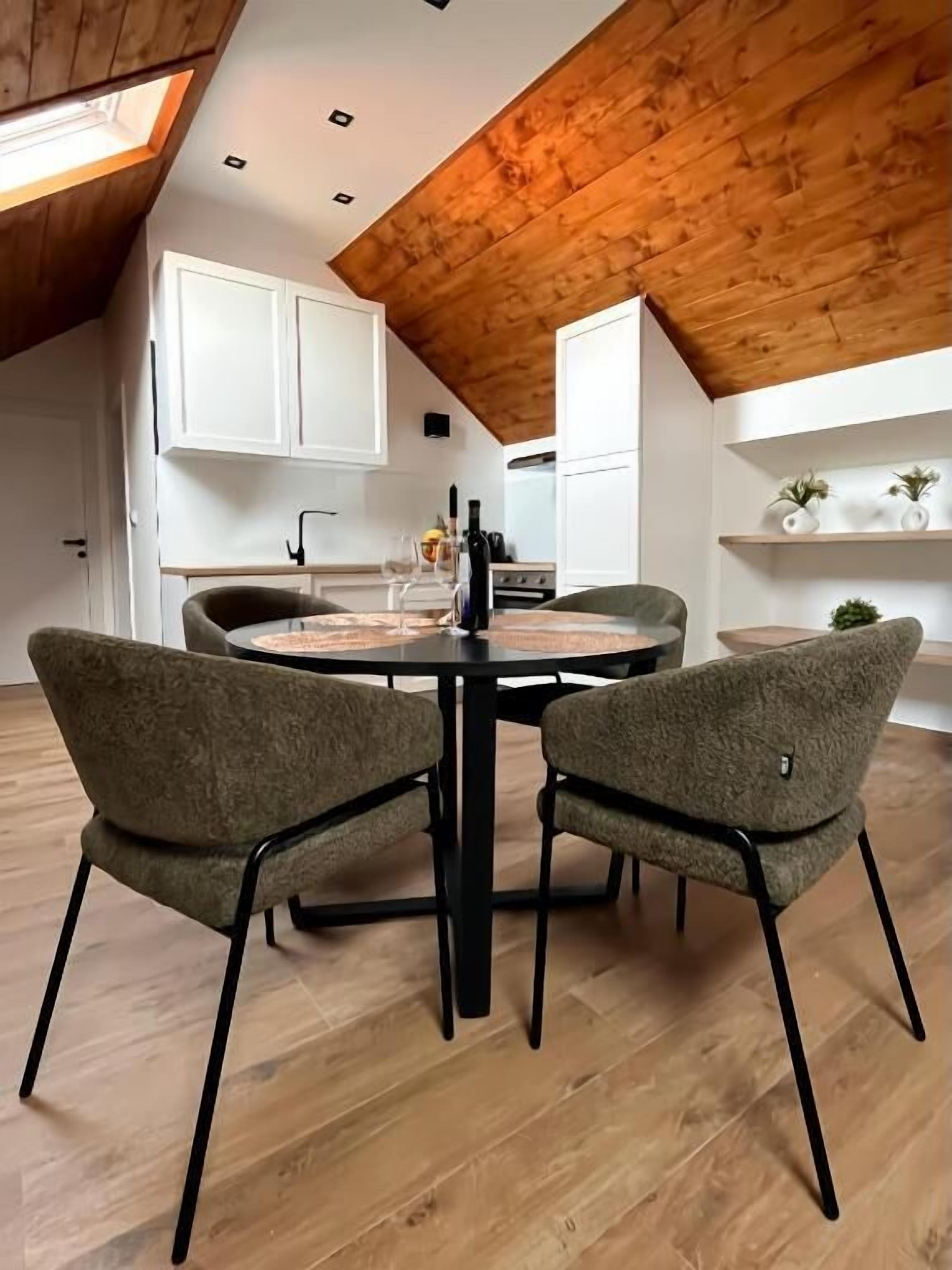 Comfort Apartment, City View | Dining