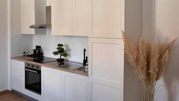Comfort-Apartment, Stadtblick | Eigene Küche | Kühlschrank, Ofen, Herdplatte, Geschirrspüler