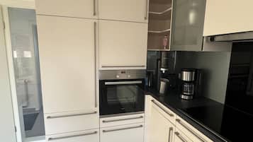 KĂŒhlschrank, Herdplatte, GeschirrspĂŒler