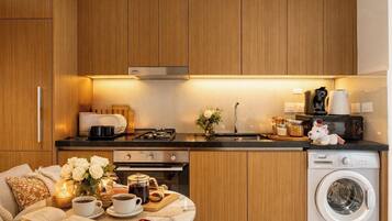Deluxe Studio | Private kitchen | Fridge, microwave, oven, stovetop