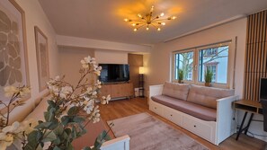 Computer monitors - Exclusive complete apartment for 6 people (Groß-Gerau)