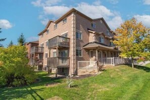 Exterior - Cozy Barrie retreat near lake Simcoe & parks. (Barrie)