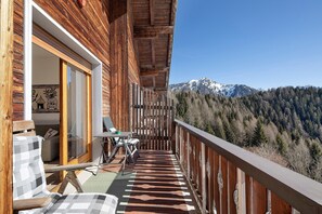 Unclassified image, 2 of 34, button