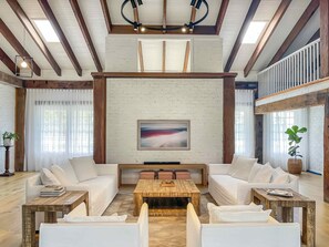 TV, fireplace, stereo - Nine Hunters Estate - Resort-style escape you're sure to love (Lovedale)