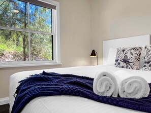 2 bedrooms, iron/ironing board, Internet, bed sheets - Villa Remana - Among the gum trees at Cypress Lakes Resort (POKOLBIN)