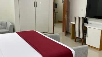Standard Room | In-room safe, desk, laptop workspace, blackout curtains