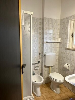Double Room, Balcony, City View | Bathroom | Shower