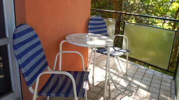 Camera Standard con 2 letti singoli, balcone, vista città | Terrazza/patio