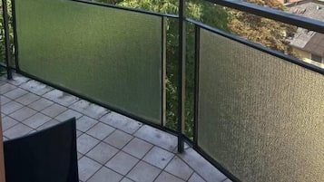 Standard Twin Room, Balcony, City View | Property grounds