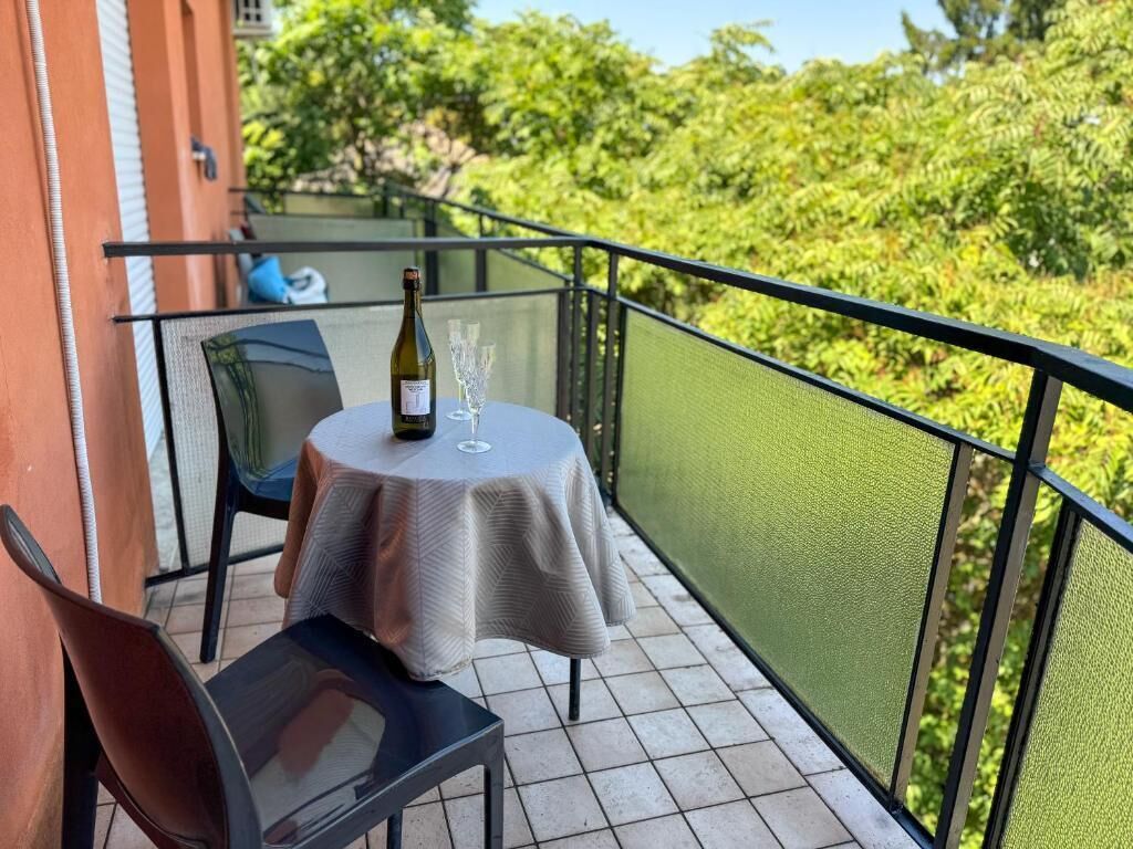 Family Room, Balcony, City View | Outdoor dining