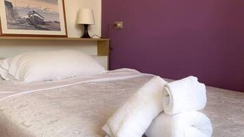 Chambre Simple, balcon, vue ville