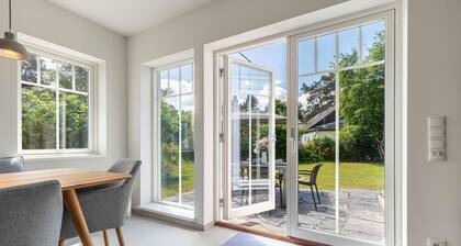 Modern living close to the beach for up to 6 people