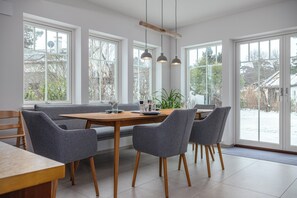 Dining - Modern living close to the beach for up to 6 people (Dierhagen)