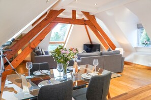 Dining - Nyth Y Fran - sleeps 4 guests  in 2 bedrooms (Menai Bridge)