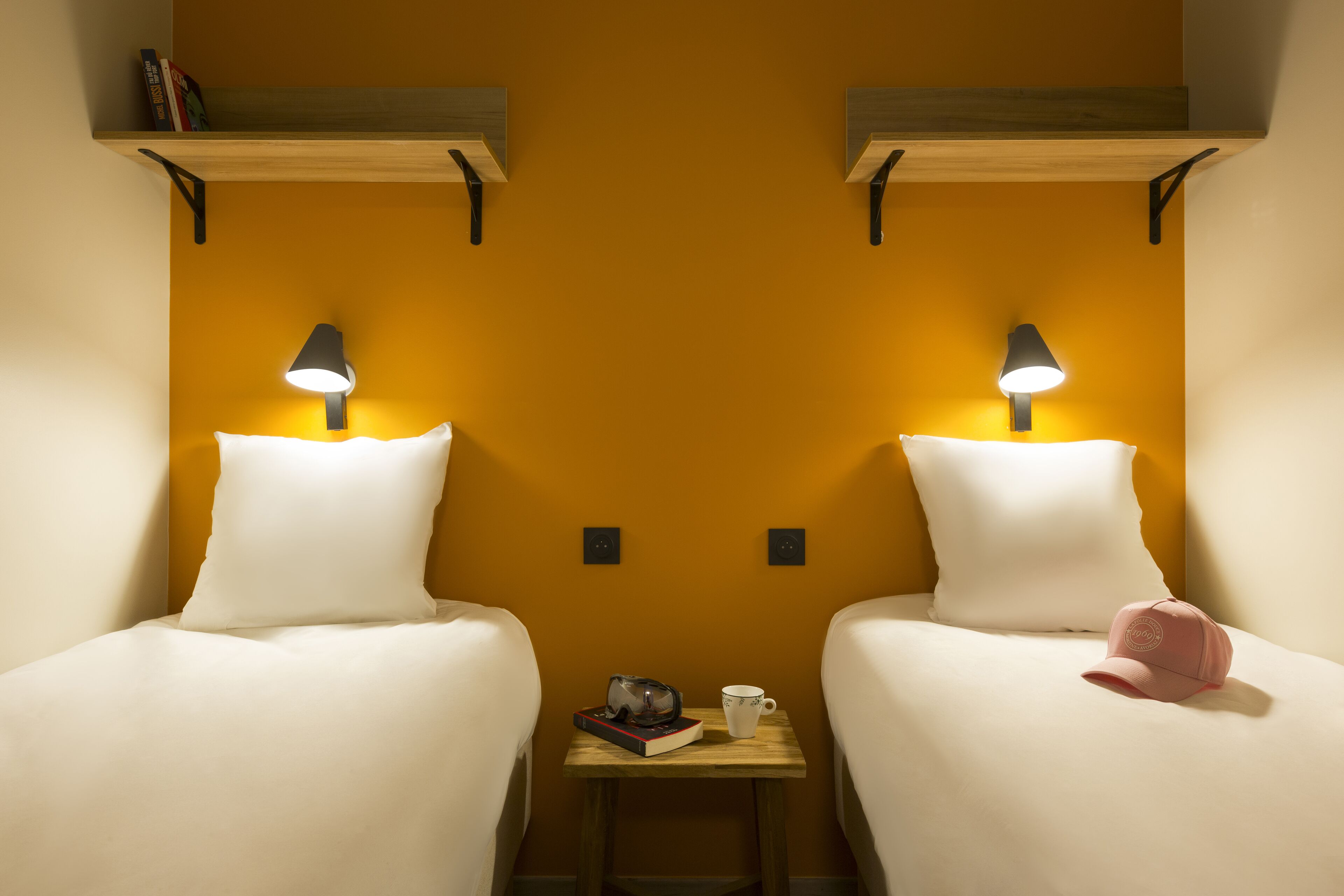 Minibar, caja de seguridad en la habitación y cunas gratuitas 