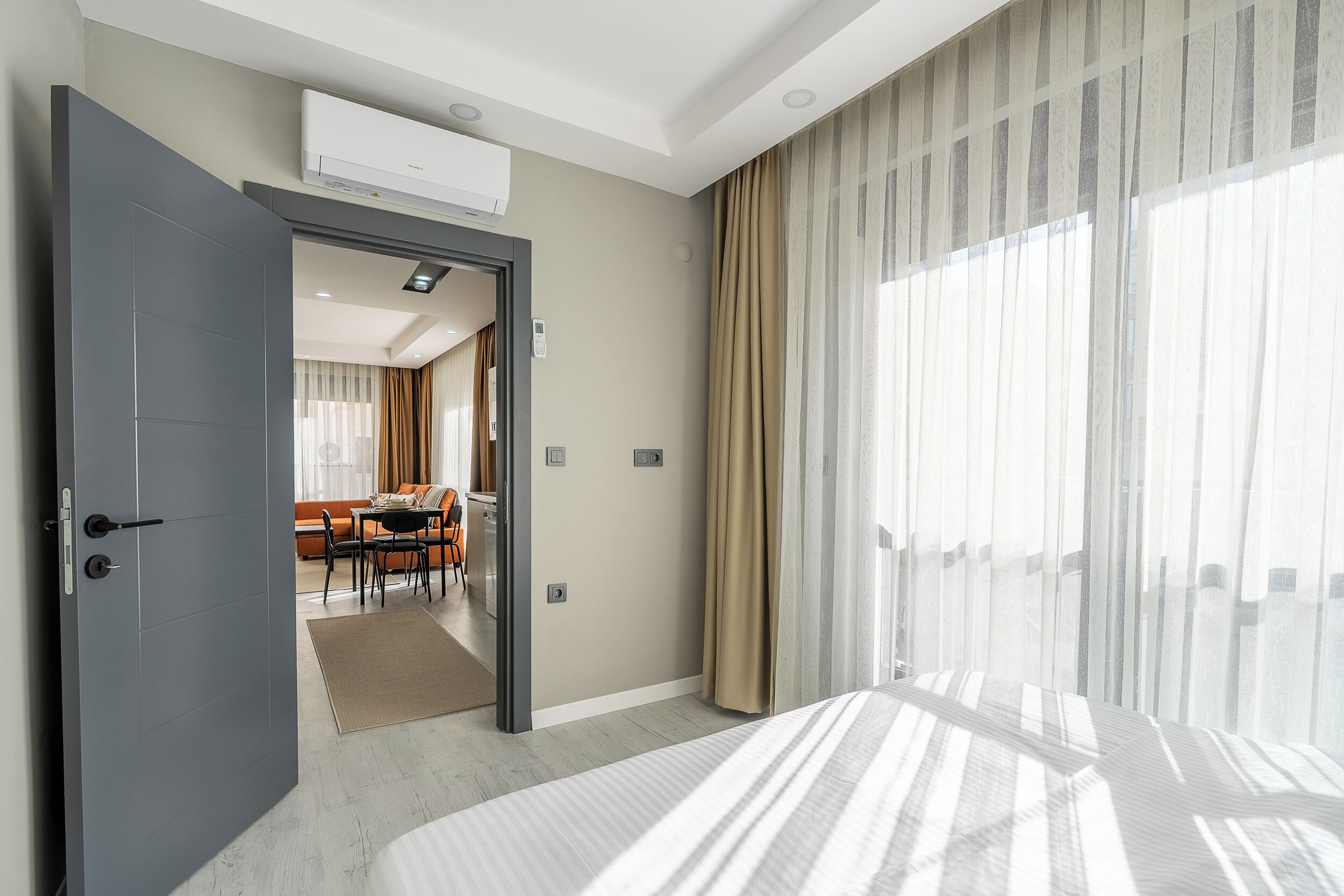 Deluxe Apartment | Premium bedding, desk, laptop workspace, blackout drapes