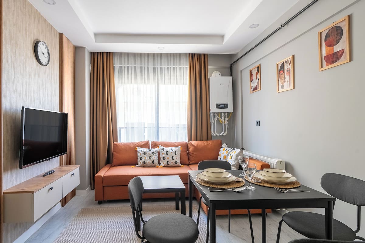 Deluxe Duplex, 2 Bedrooms, Kitchen | Living area