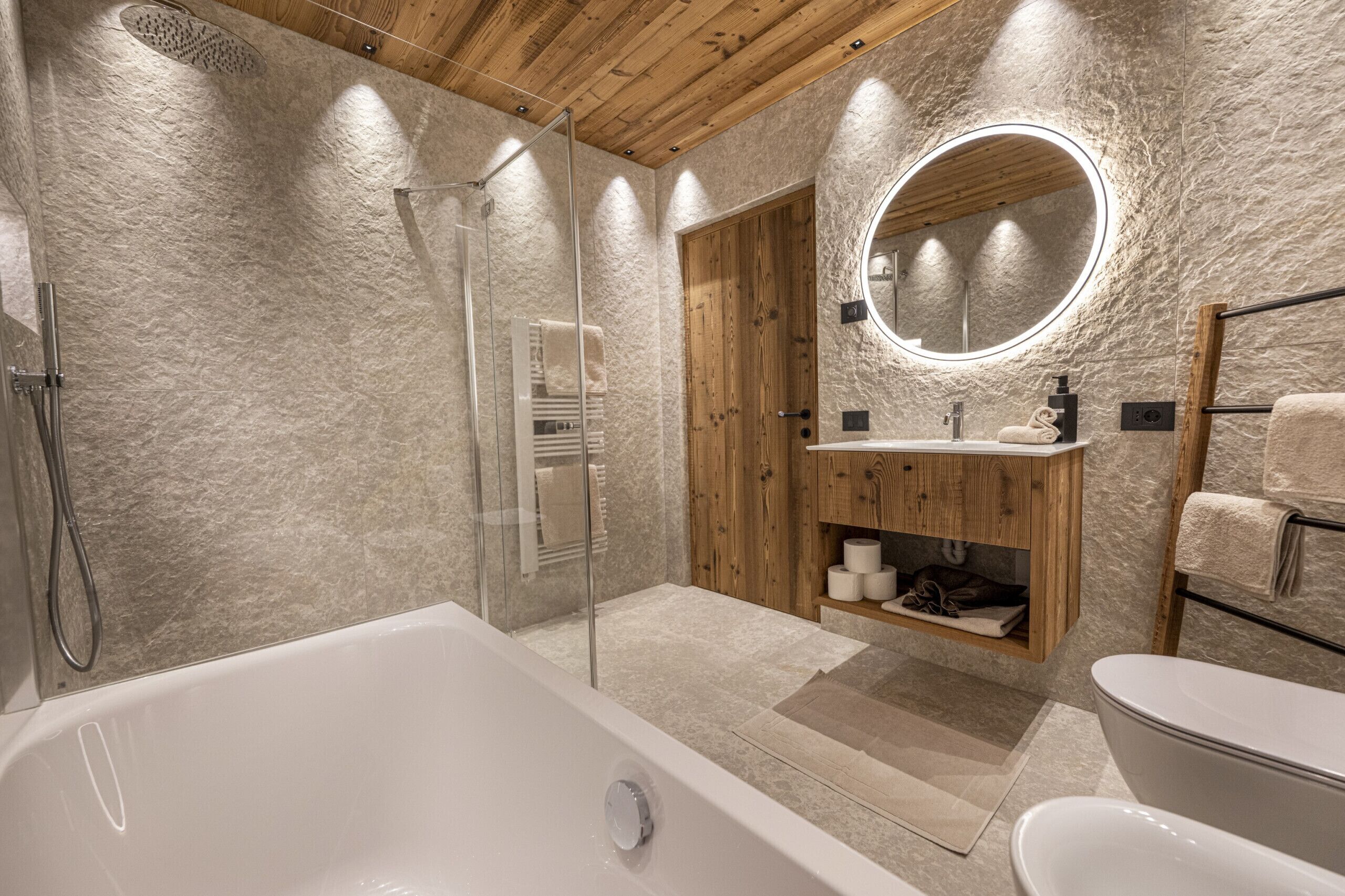 Dusche, Bidet, Handtücher